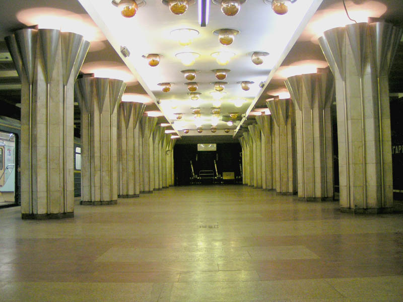 Изображение:Gagarinskaya closevestibule.jpg