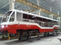 Сборка вагона 71-407, предназначенного для Самары, в сборочном цехе завода (3 августа 2009). Фото: r96