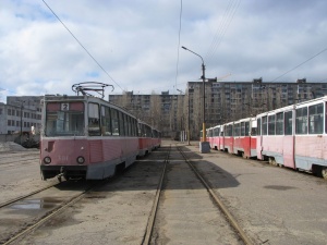Вагоны КТМ-5 в трамвайном депо Воронежа.